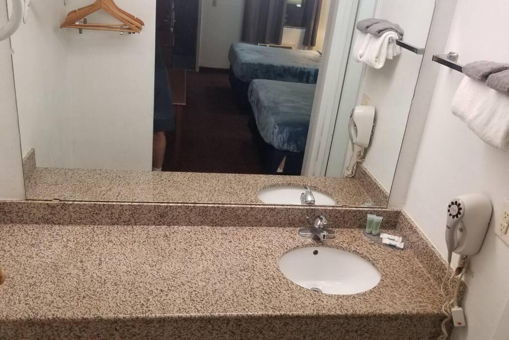 Osu Queen Hotel Room 118 Booking Stillwater Exterior foto