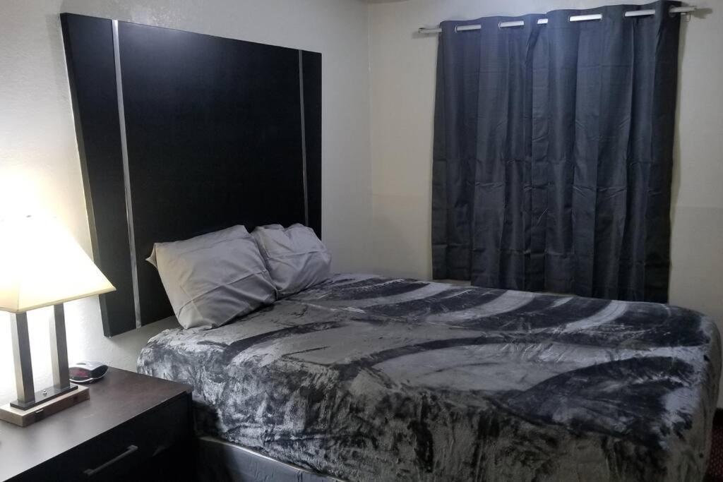 Osu Queen Hotel Room 118 Booking Stillwater Exterior foto