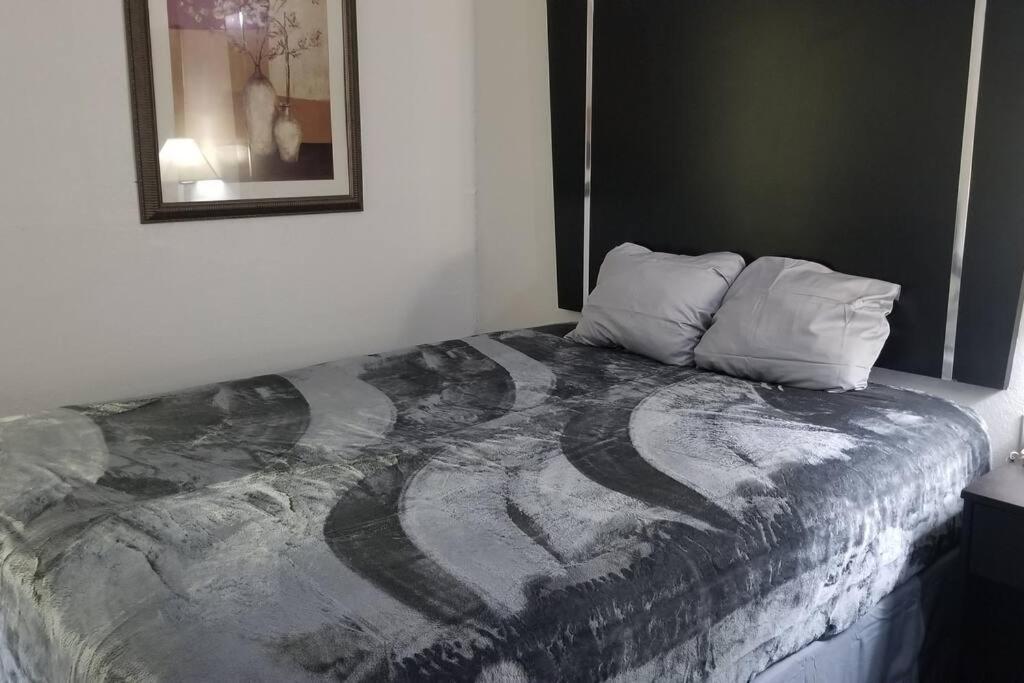 Osu Queen Hotel Room 118 Booking Stillwater Exterior foto
